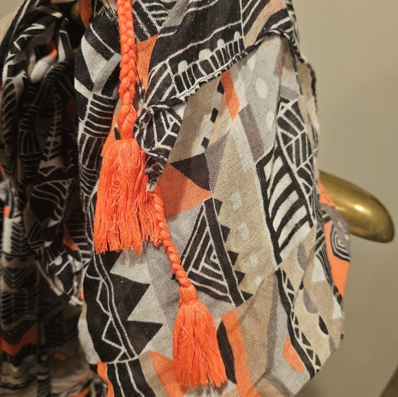 4 Beautiful scarves - Picture 10 of 15